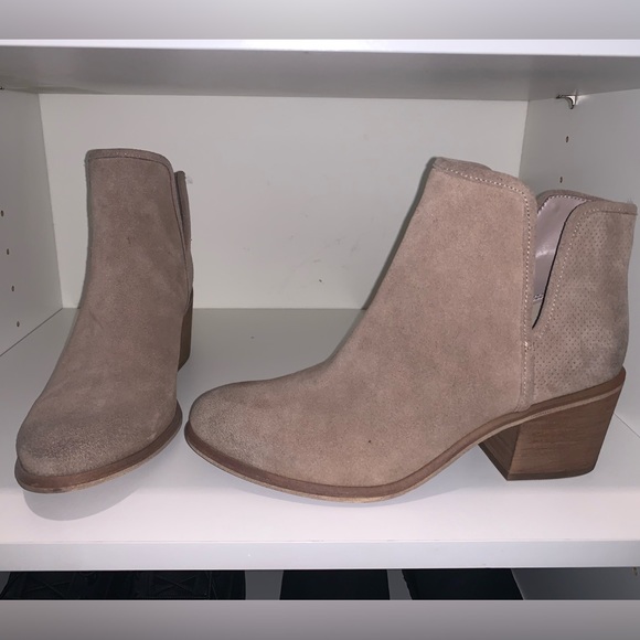 Hinge “Barris Block Heel” Booties - Picture 5 of 7